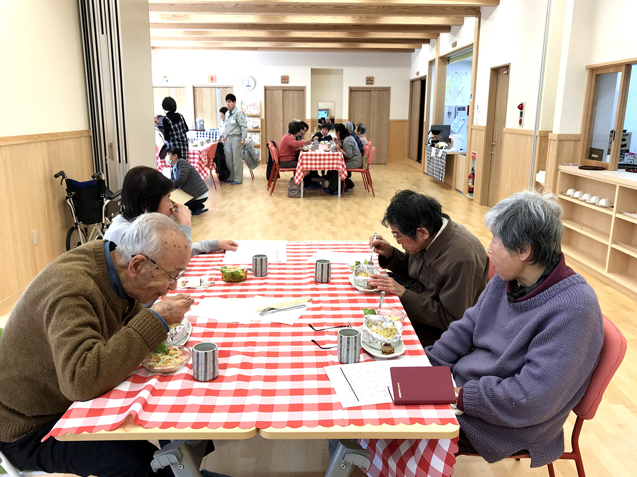 多世代食堂「花の木食堂」