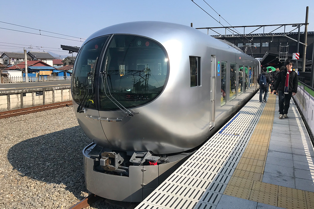 西武新型特急ラビュー(西武秩父発1号)