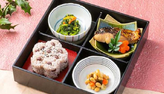 昼食、夕食をご提供