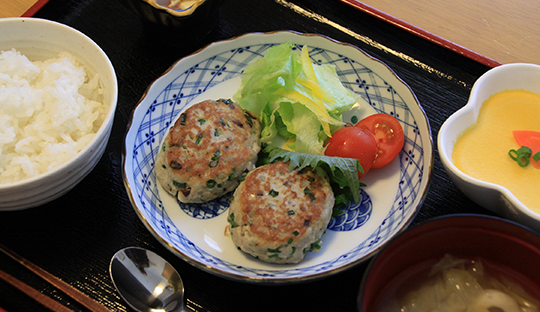 食を通じて人とつながる「ゆいま～る食堂」